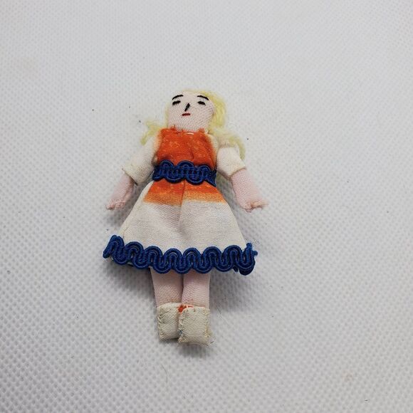 Female Cloth Doll Brooch - Picture 2 of 3